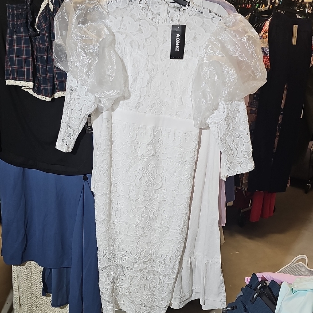 Nwt Lace Floral Gown Puff Shoulders